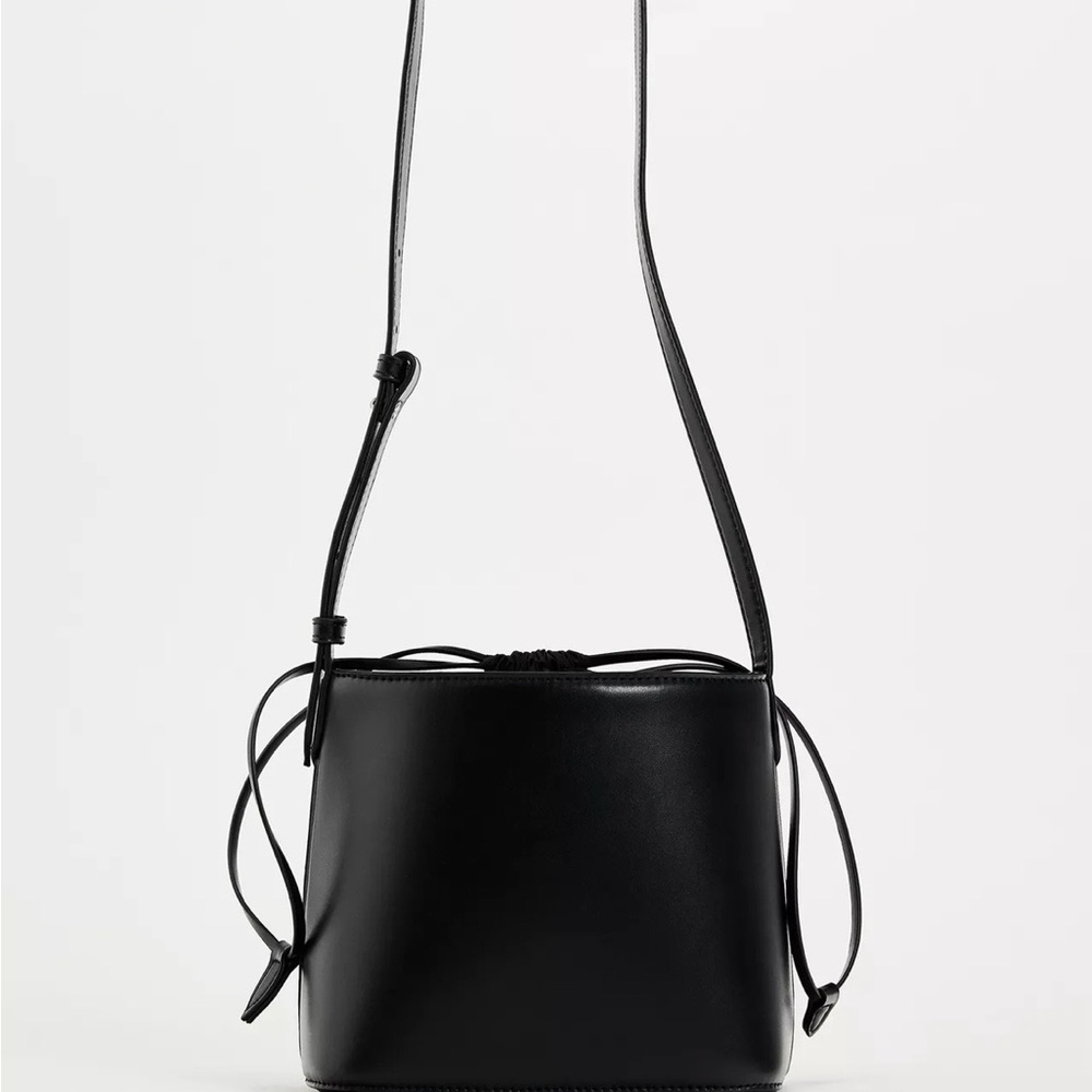 Zara MINIMALIST BUCKET HANDBAG